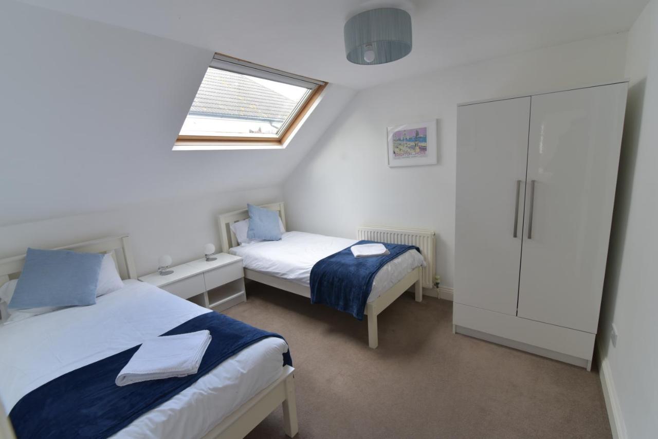 Beach Central With Allocated Parking And Patio Brighton Exterior photo